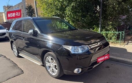 Mitsubishi Outlander III рестайлинг 3, 2013 год, 1 200 000 рублей, 16 фотография