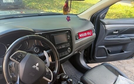 Mitsubishi Outlander III рестайлинг 3, 2013 год, 1 200 000 рублей, 11 фотография
