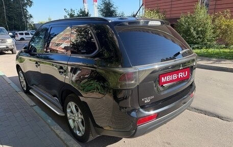 Mitsubishi Outlander III рестайлинг 3, 2013 год, 1 200 000 рублей, 17 фотография