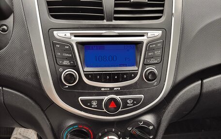Hyundai Solaris II рестайлинг, 2011 год, 650 000 рублей, 7 фотография