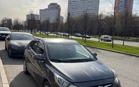 Hyundai Solaris II рестайлинг, 2011 год, 650 000 рублей, 5 фотография