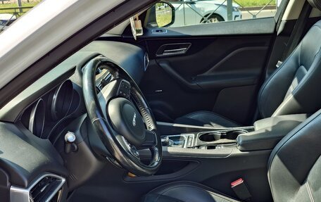 Jaguar F-Pace, 2017 год, 2 370 000 рублей, 15 фотография