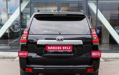 Toyota Land Cruiser Prado 150 рестайлинг 2, 2018 год, 4 777 000 рублей, 5 фотография