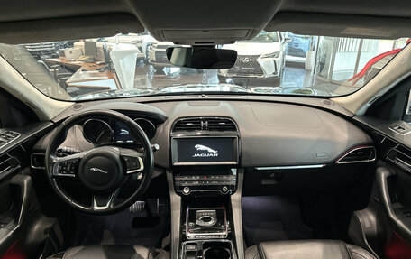 Jaguar F-Pace, 2019 год, 2 700 000 рублей, 17 фотография