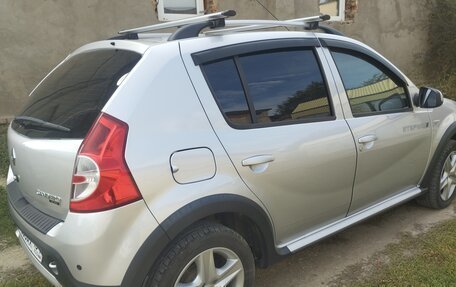 Renault Sandero I, 2013 год, 900 000 рублей, 3 фотография