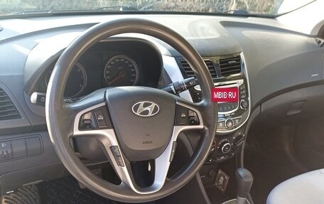 Hyundai Solaris II рестайлинг, 2013 год, 750 000 рублей, 4 фотография
