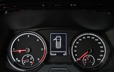 Volkswagen Caravelle T6 рестайлинг, 2021 год, 4 450 000 рублей, 18 фотография