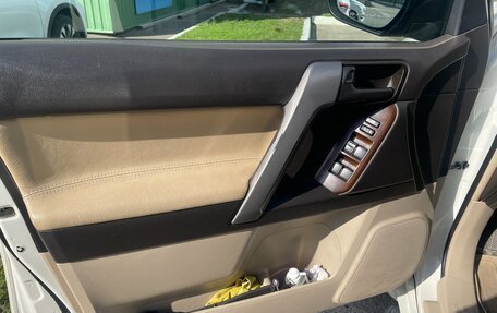 Toyota Land Cruiser Prado 150 рестайлинг 2, 2009 год, 2 400 000 рублей, 12 фотография