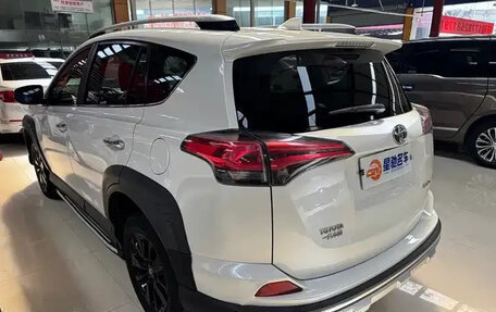 Toyota RAV4, 2019 год, 1 673 000 рублей, 2 фотография