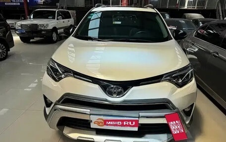 Toyota RAV4, 2019 год, 1 673 000 рублей, 13 фотография