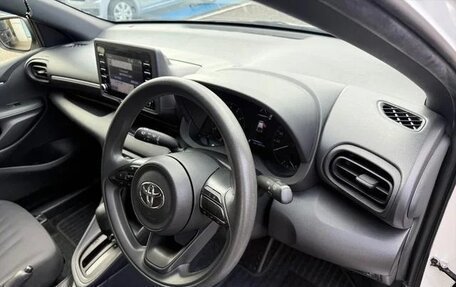 Toyota Yaris, 2022 год, 915 520 рублей, 12 фотография
