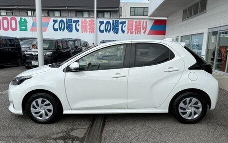 Toyota Yaris, 2022 год, 915 520 рублей, 4 фотография