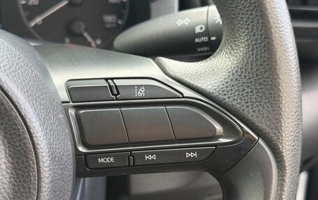 Toyota Yaris, 2022 год, 915 520 рублей, 15 фотография