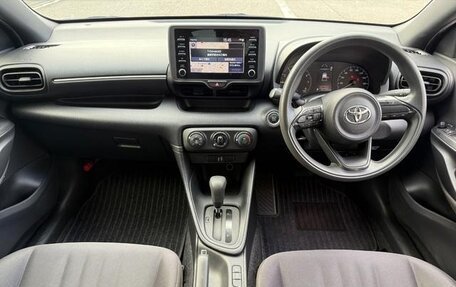 Toyota Yaris, 2022 год, 915 520 рублей, 13 фотография