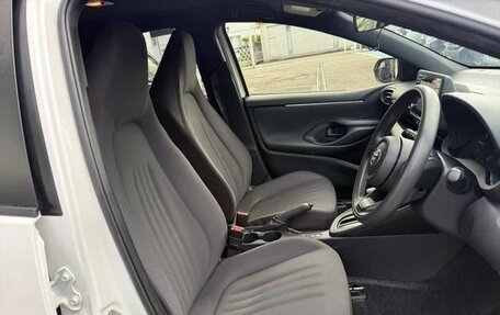 Toyota Yaris, 2022 год, 915 520 рублей, 11 фотография
