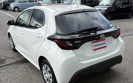 Toyota Yaris, 2022 год, 915 520 рублей, 7 фотография