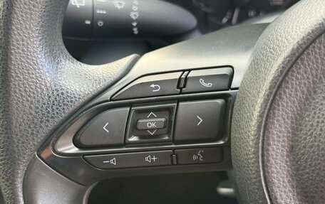 Toyota Yaris, 2022 год, 915 520 рублей, 14 фотография