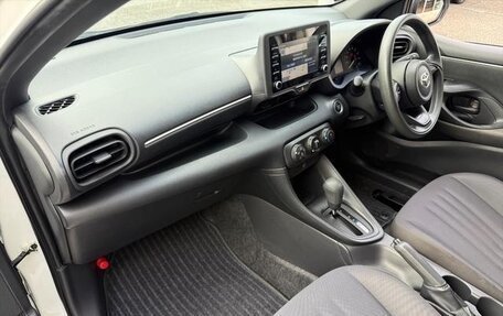 Toyota Yaris, 2022 год, 915 520 рублей, 17 фотография