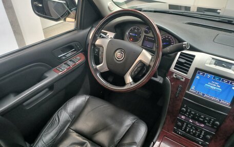 Cadillac Escalade III, 2011 год, 1 350 000 рублей, 10 фотография