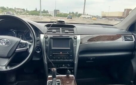 Toyota Camry, 2017 год, 2 400 000 рублей, 4 фотография