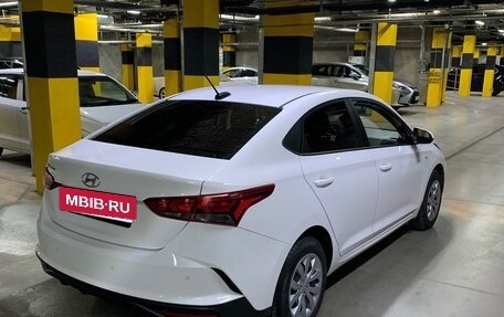 Hyundai Solaris II рестайлинг, 2021 год, 1 780 000 рублей, 2 фотография