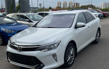 Toyota Camry, 2018 год, 1 350 000 рублей, 3 фотография