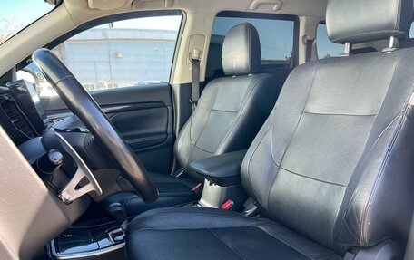 Mitsubishi Outlander III рестайлинг 3, 2017 год, 1 950 000 рублей, 8 фотография