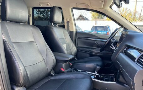 Mitsubishi Outlander III рестайлинг 3, 2017 год, 1 950 000 рублей, 10 фотография