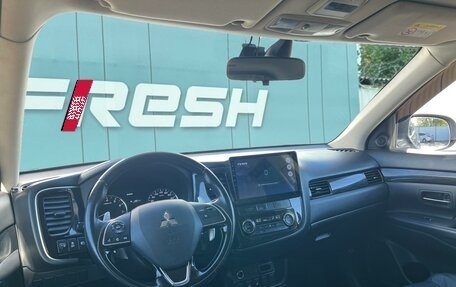 Mitsubishi Outlander III рестайлинг 3, 2017 год, 1 950 000 рублей, 6 фотография