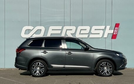 Mitsubishi Outlander III рестайлинг 3, 2017 год, 1 950 000 рублей, 5 фотография