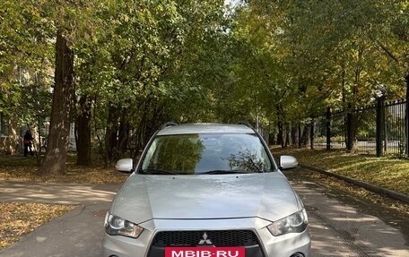 Mitsubishi Outlander III рестайлинг 3, 2011 год, 1 200 000 рублей, 2 фотография