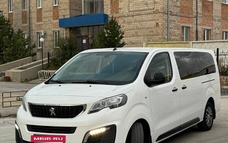 Peugeot Traveller I, 2021 год, 2 500 000 рублей, 8 фотография