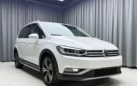 Volkswagen Touran III, 2023 год, 1 582 444 рублей, 3 фотография