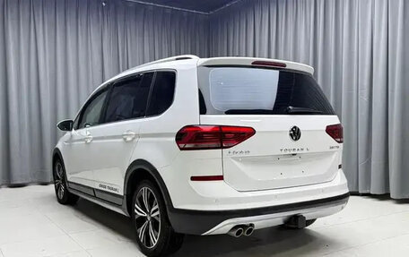 Volkswagen Touran III, 2023 год, 1 582 444 рублей, 5 фотография