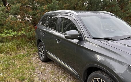Mitsubishi Outlander III рестайлинг 3, 2017 год, 1 845 000 рублей, 2 фотография