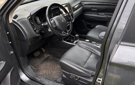 Mitsubishi Outlander III рестайлинг 3, 2017 год, 1 845 000 рублей, 6 фотография