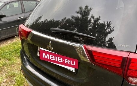 Mitsubishi Outlander III рестайлинг 3, 2017 год, 1 845 000 рублей, 4 фотография