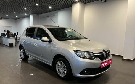 Renault Sandero II рестайлинг, 2017 год, 890 000 рублей, 1 фотография