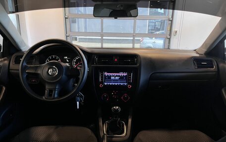 Volkswagen Jetta VI, 2013 год, 890 000 рублей, 9 фотография