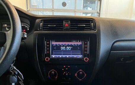 Volkswagen Jetta VI, 2013 год, 890 000 рублей, 13 фотография