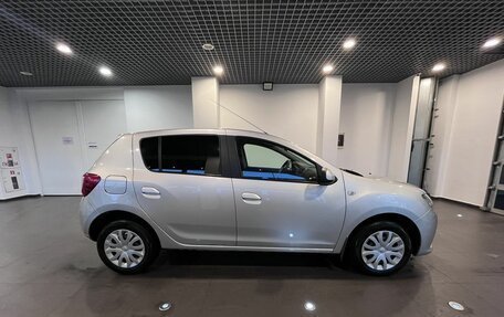 Renault Sandero II рестайлинг, 2017 год, 890 000 рублей, 2 фотография