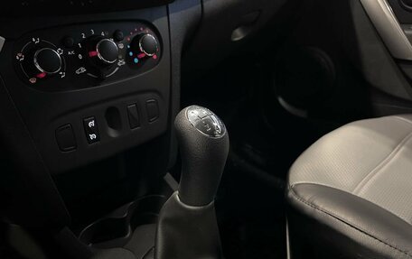 Renault Sandero II рестайлинг, 2017 год, 890 000 рублей, 31 фотография