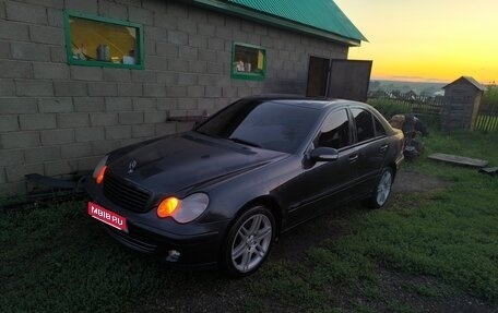 Mercedes-Benz C-Класс, 2004 год, 600 000 рублей, 1 фотография