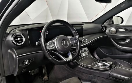 Mercedes-Benz E-Класс, 2019 год, 3 095 000 рублей, 18 фотография