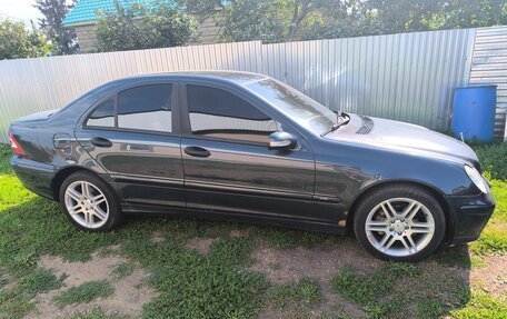 Mercedes-Benz C-Класс, 2004 год, 600 000 рублей, 3 фотография
