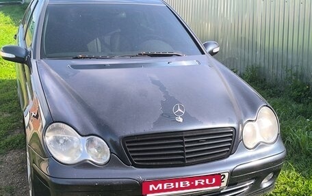 Mercedes-Benz C-Класс, 2004 год, 600 000 рублей, 2 фотография