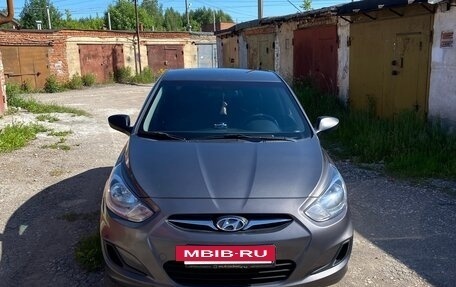 Hyundai Solaris II рестайлинг, 2011 год, 750 000 рублей, 5 фотография