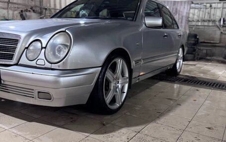 Mercedes-Benz E-Класс, 1995 год, 320 000 рублей, 6 фотография