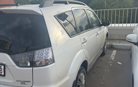 Mitsubishi Outlander III рестайлинг 3, 2011 год, 1 000 000 рублей, 2 фотография