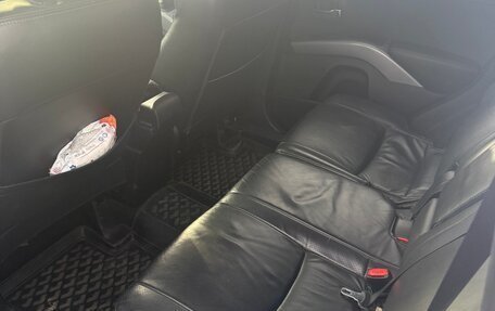 Mitsubishi Outlander III рестайлинг 3, 2011 год, 1 000 000 рублей, 16 фотография